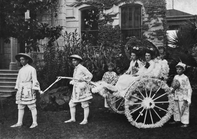 Fiesta Photo The Orient cousins Mrs. Murray Crossette and Mrs. Glen S